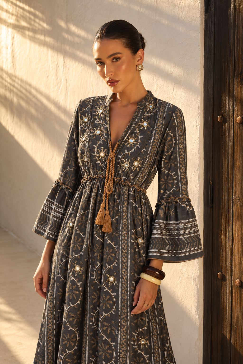 Vestido Maxi Boho Bordado con Espejos y Borlas | negro