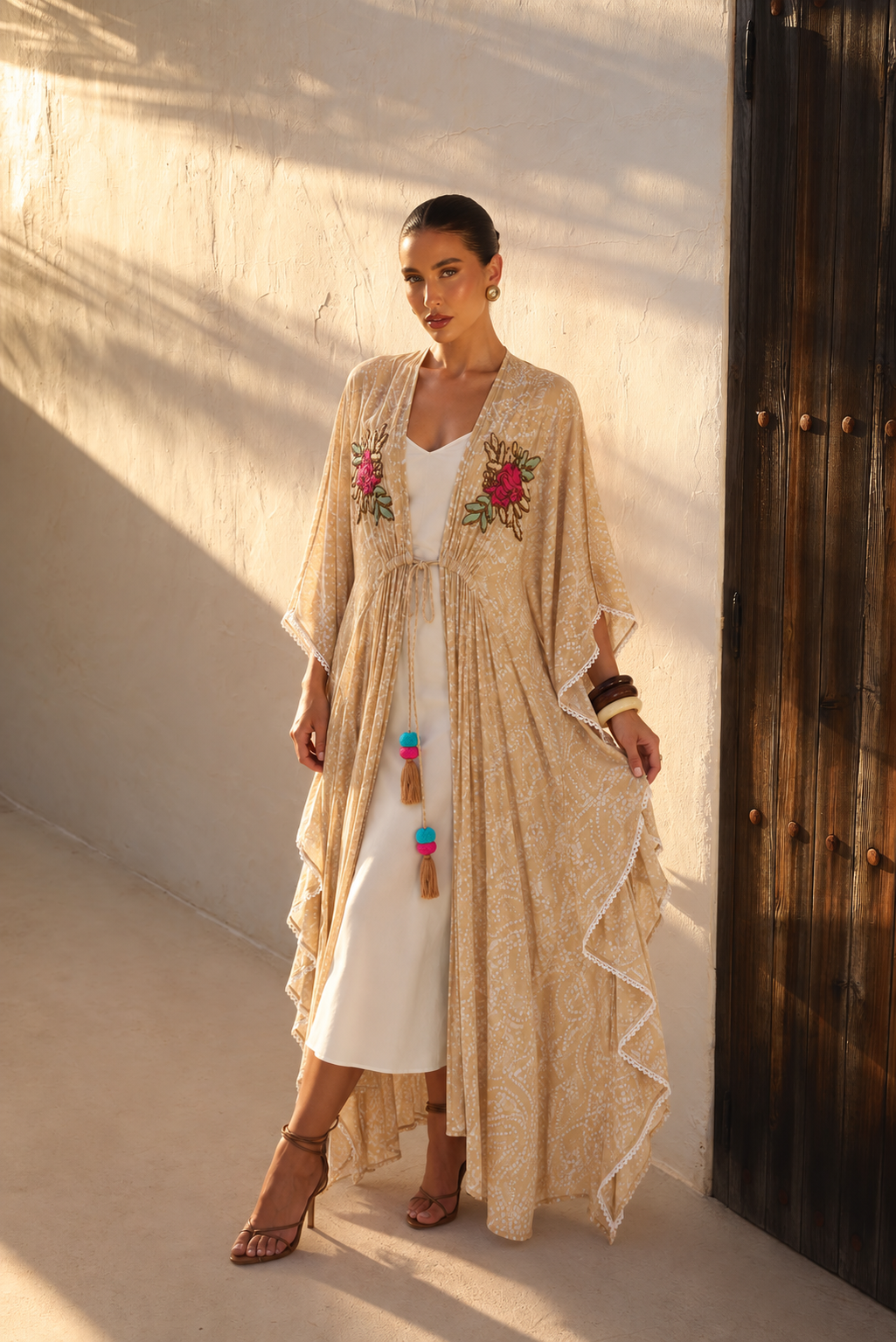 Kimono largo bordado | beige-basico