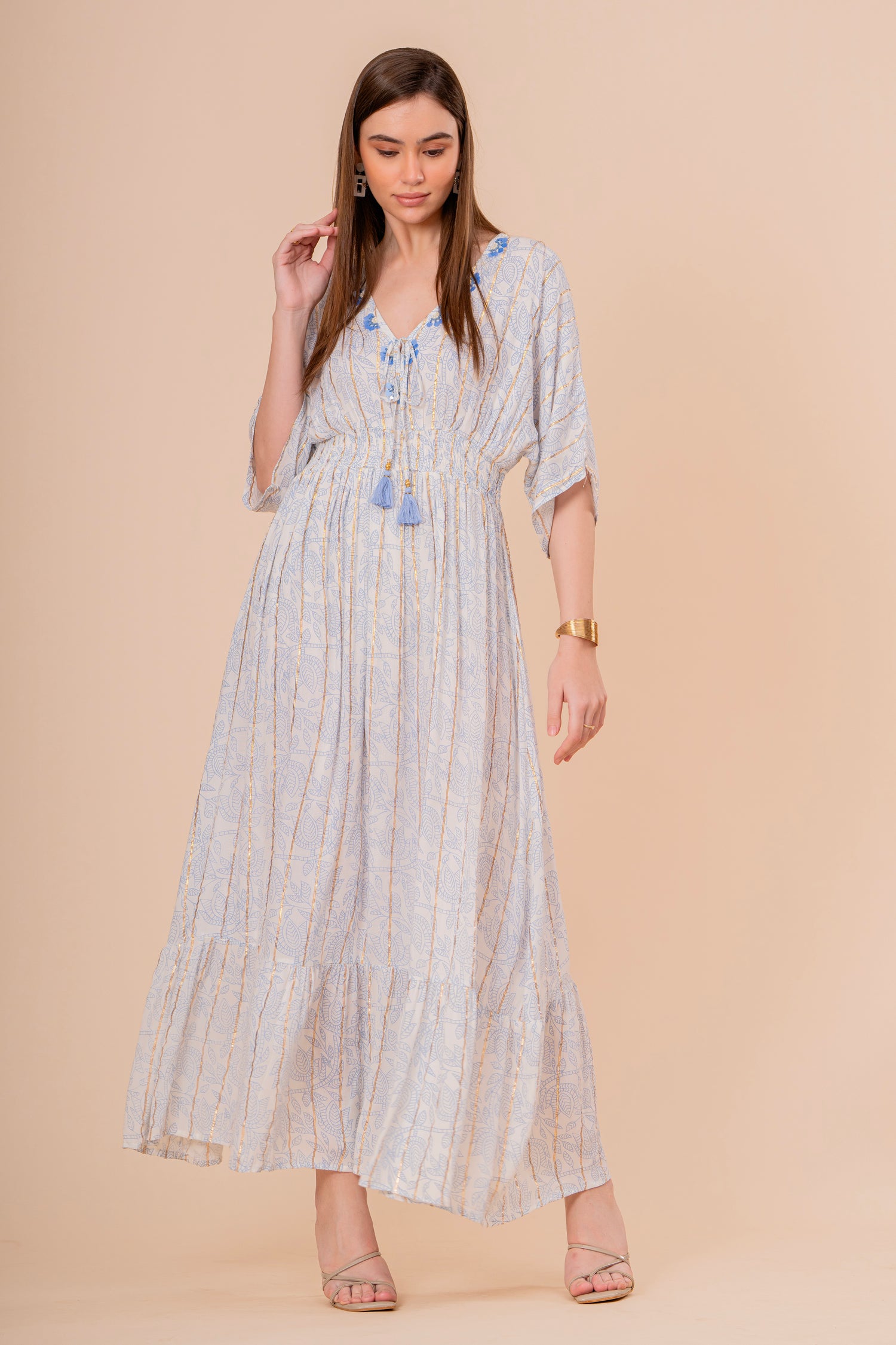 Vestido Midi Coral con Bordado y Manga Corta