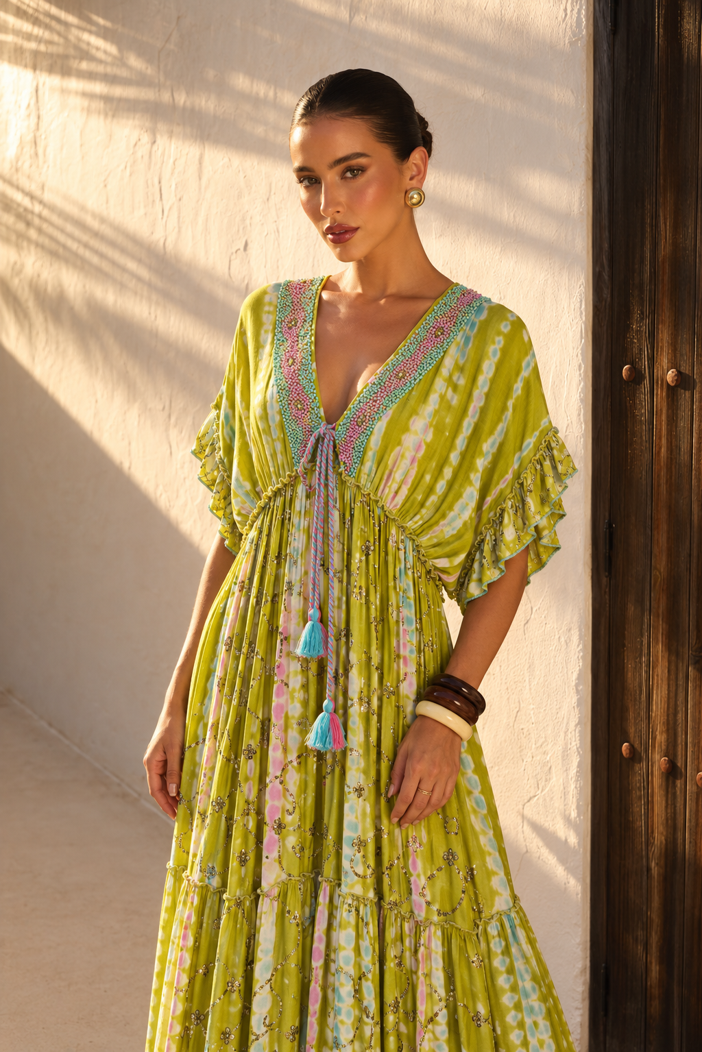 Vestido Maxi Tie-Dye con Escote Bordado y Borlas | verde-lima-suave