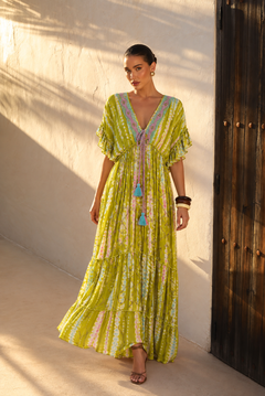Vestido Maxi Tie-Dye con Escote Bordado y Borlas | verde-lima-suave