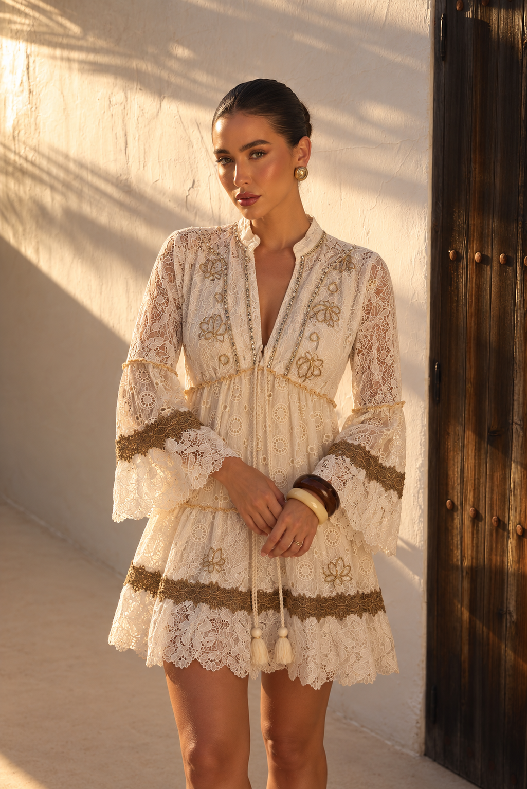 Vestido Corto Boho de Encaje con Bordados