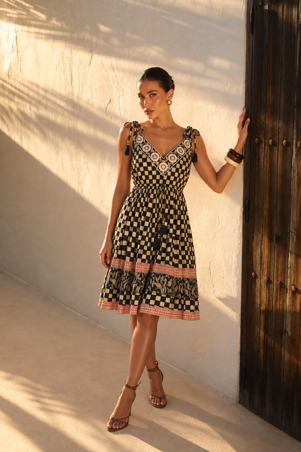 Vestido Mini Boho Geométrico con Bordado Floral | negro