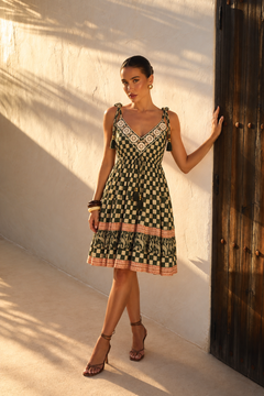 Vestido Mini Boho Geométrico con Bordado Floral | verde