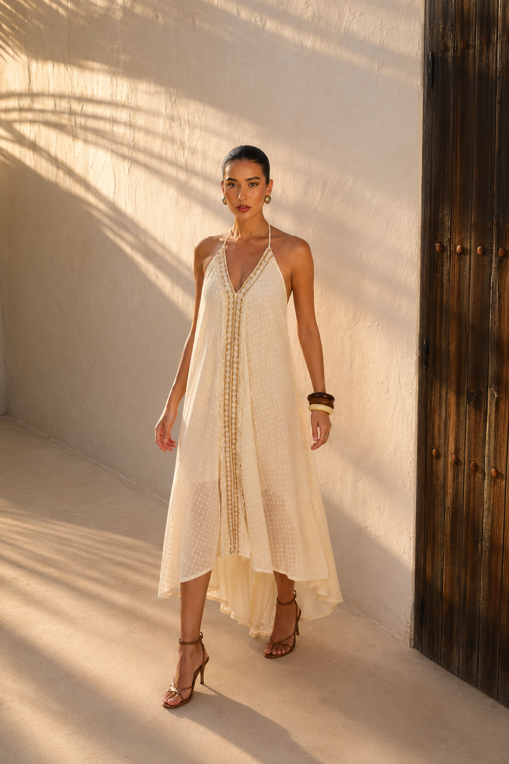 Vestido Maxi de Tirantes Asimétrico Crudo con Bordado Cobre