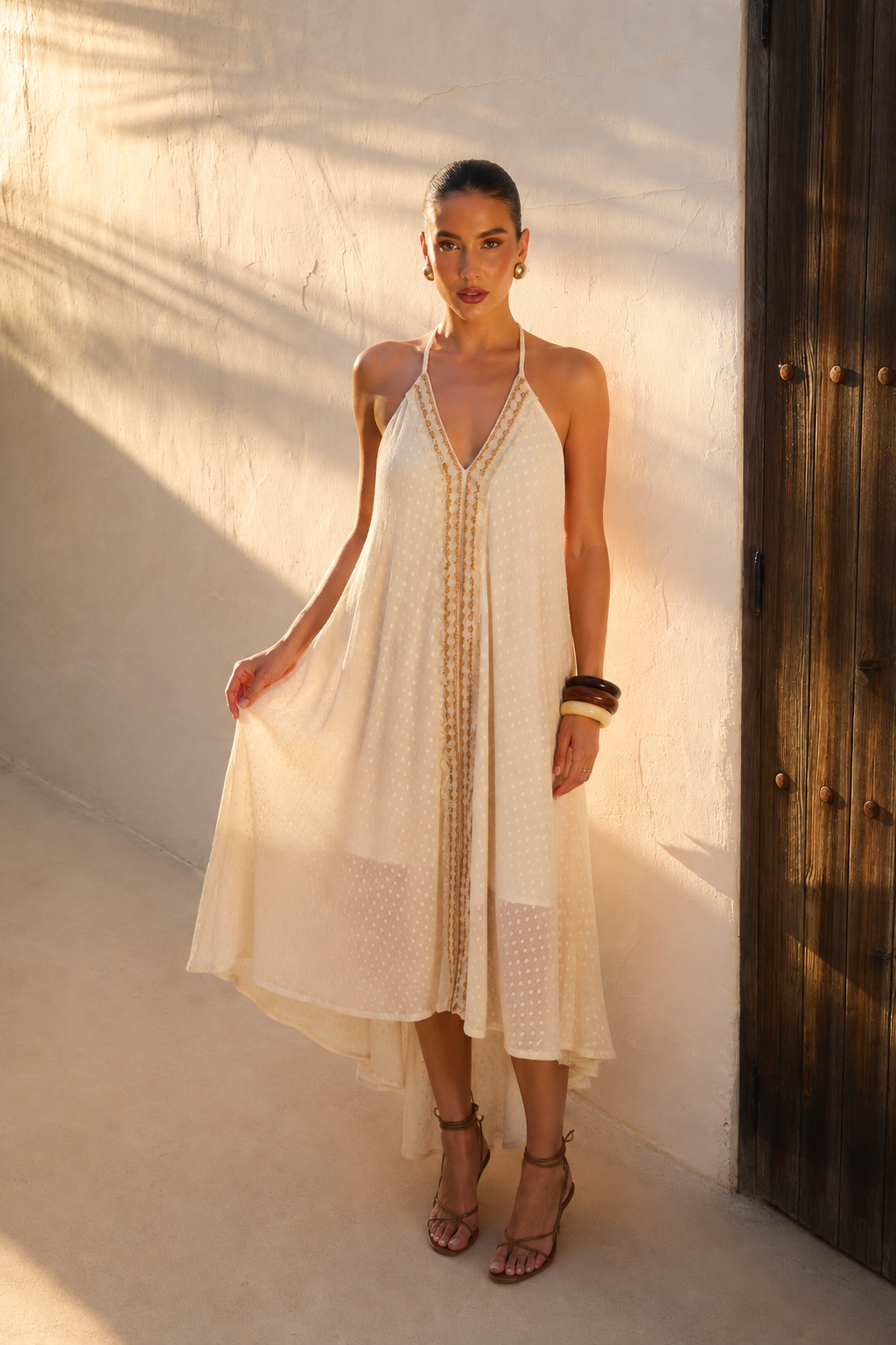 Vestido Maxi de Tirantes Asimétrico Crudo con Bordado Cobre