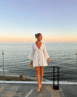 Vestido Corto Ivory Lace Bell Sleeve