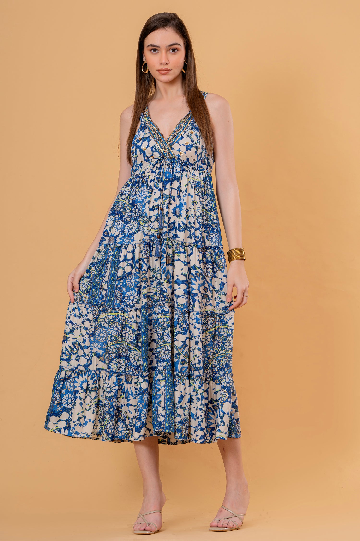 Vestido Midi de Tirantes Azulejo Azul con Escote Bordado
