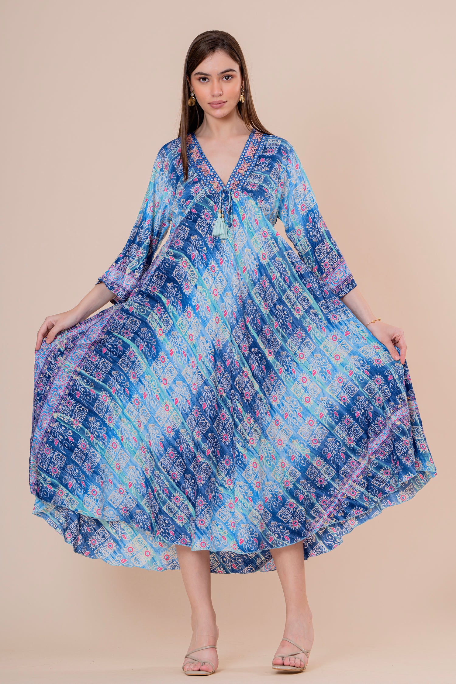 Vestido Midi Kaftán Estampado Degradado Azul con Borlas